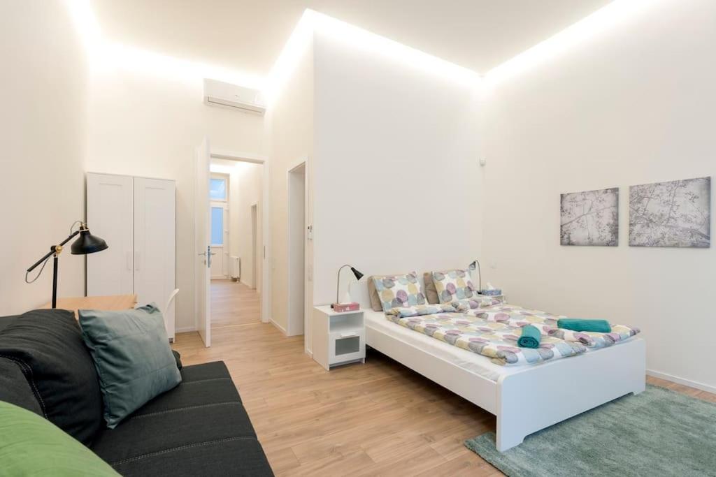 Luxury New-3bdr 3bth Sauna!city Center Apartament