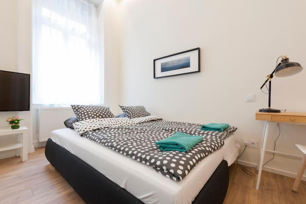 Luxury New-3bdr 3bth Sauna!city Center Apartament *